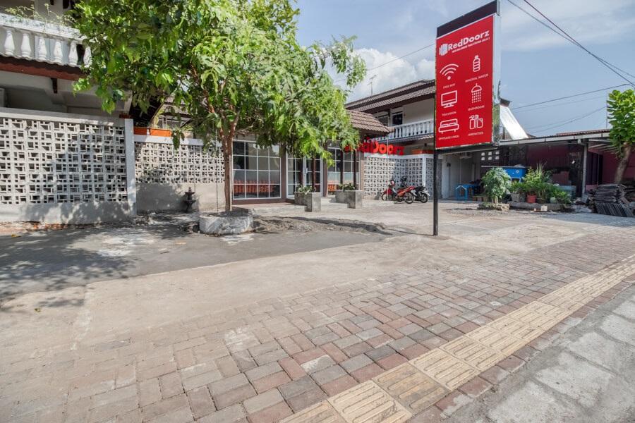 Hotel Reddoorz Near Malioboro Tugu Station Jogja Yogyakarta Esterno foto