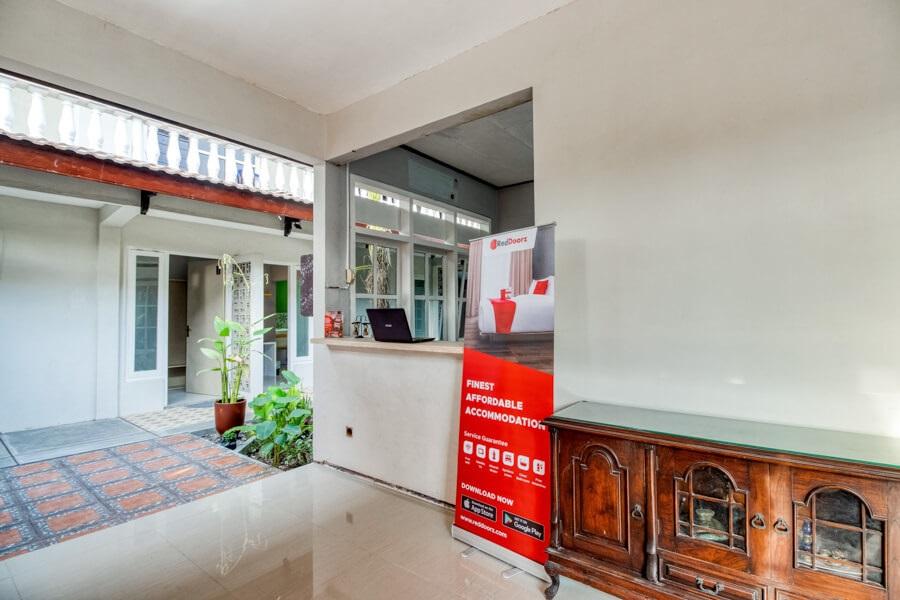 Hotel Reddoorz Near Malioboro Tugu Station Jogja Yogyakarta Esterno foto