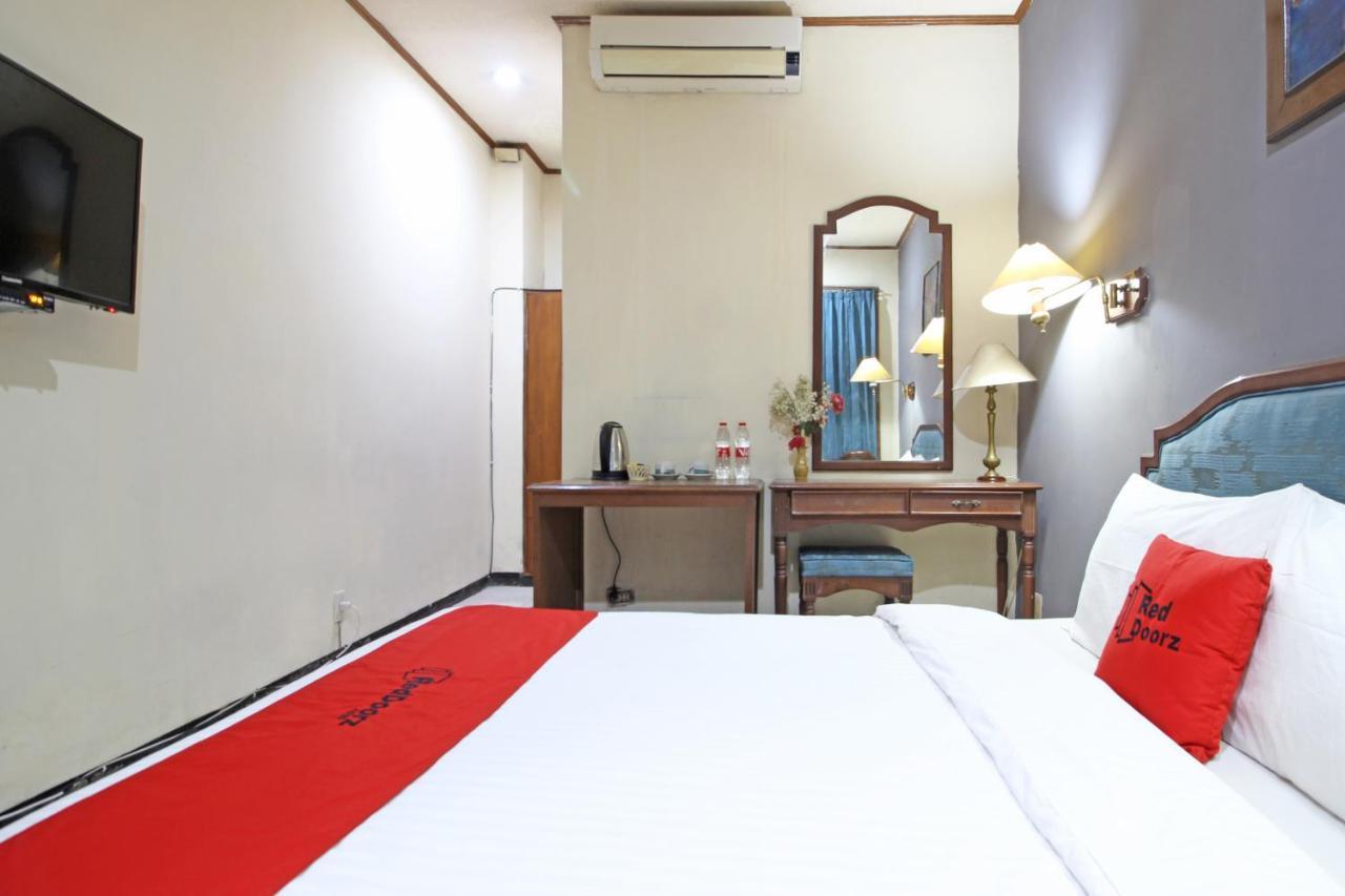 Hotel Reddoorz Near Malioboro Tugu Station Jogja Yogyakarta Esterno foto