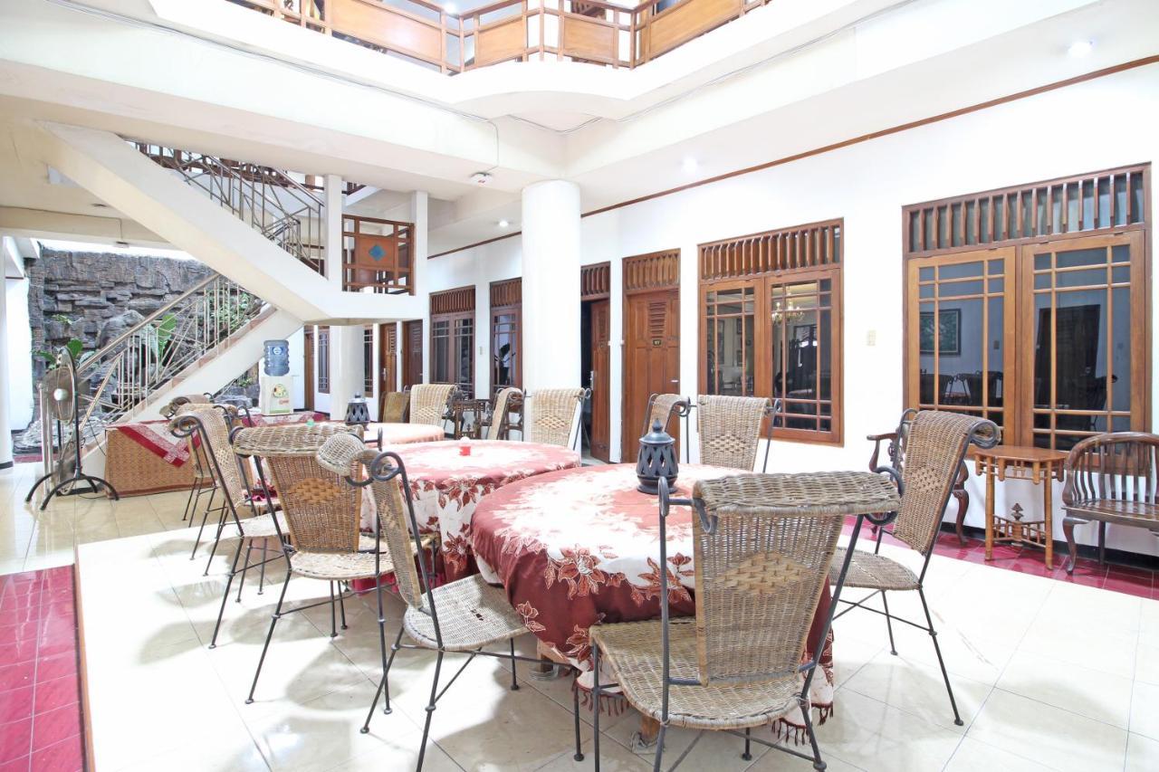Hotel Reddoorz Near Malioboro Tugu Station Jogja Yogyakarta Esterno foto