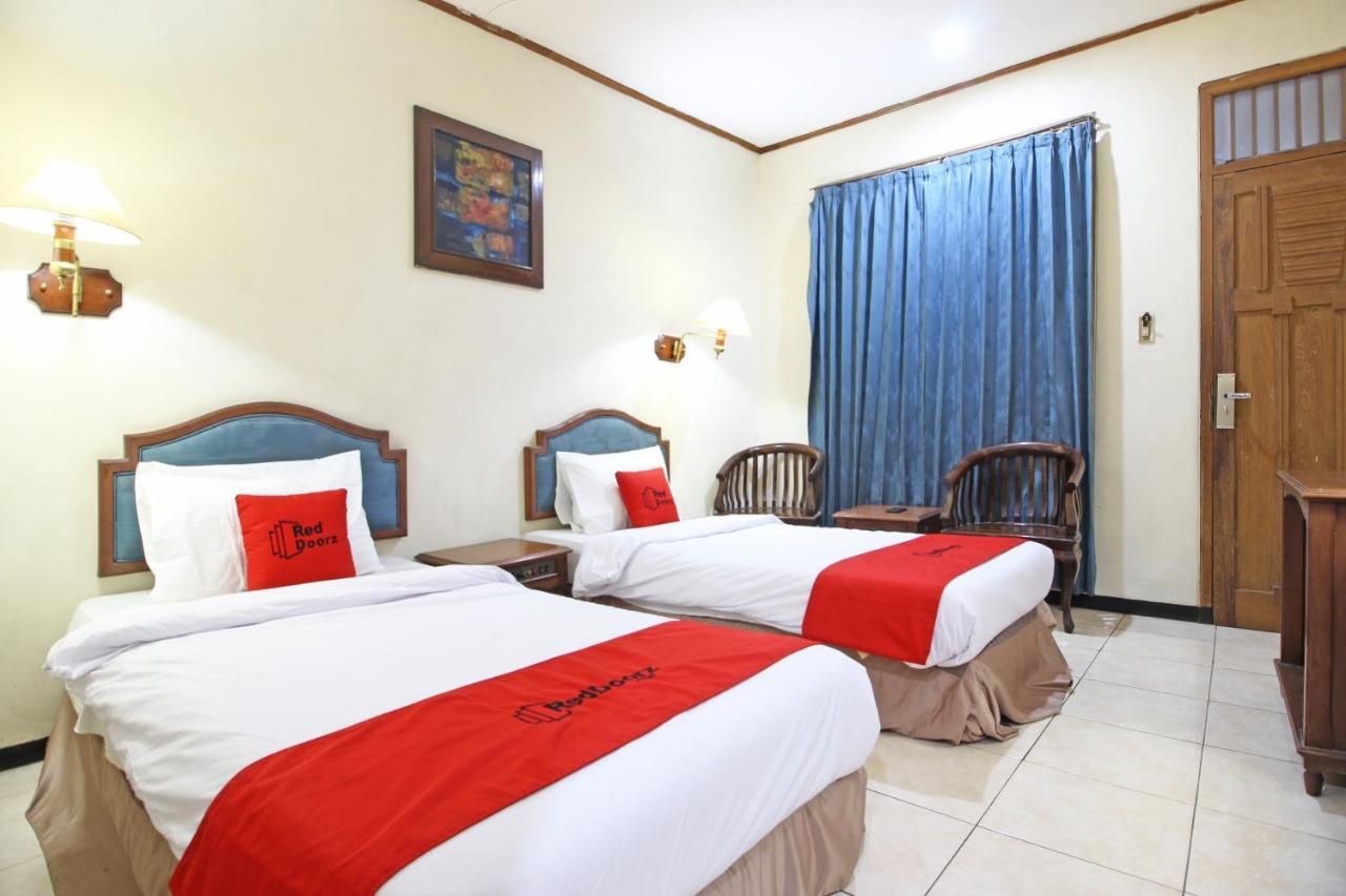 Hotel Reddoorz Near Malioboro Tugu Station Jogja Yogyakarta Esterno foto