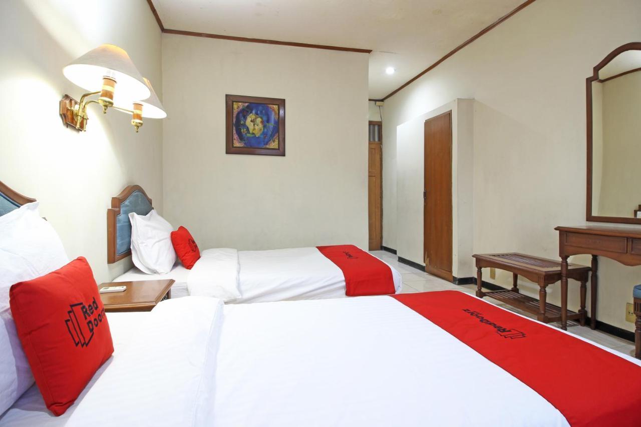 Hotel Reddoorz Near Malioboro Tugu Station Jogja Yogyakarta Esterno foto